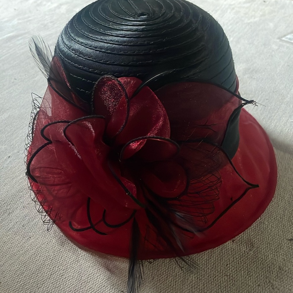 Kentucky Derby hat. Church hat, black and red never worn no tags. Elegant.